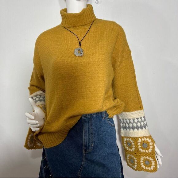 En Creme Gold Turtleneck Crochet Sleeves Sweater -- M/L - Picture 6 of 15